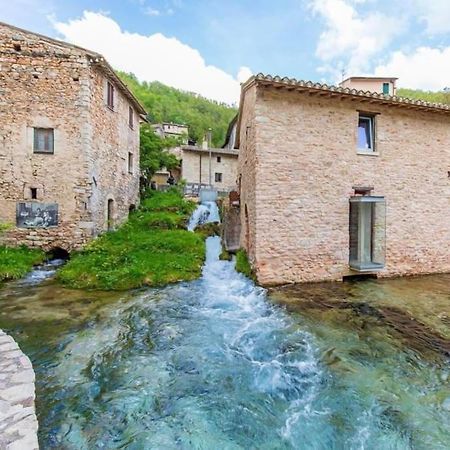 Casa Vacanze Fonte Del Menotre Foligno Exterior foto
