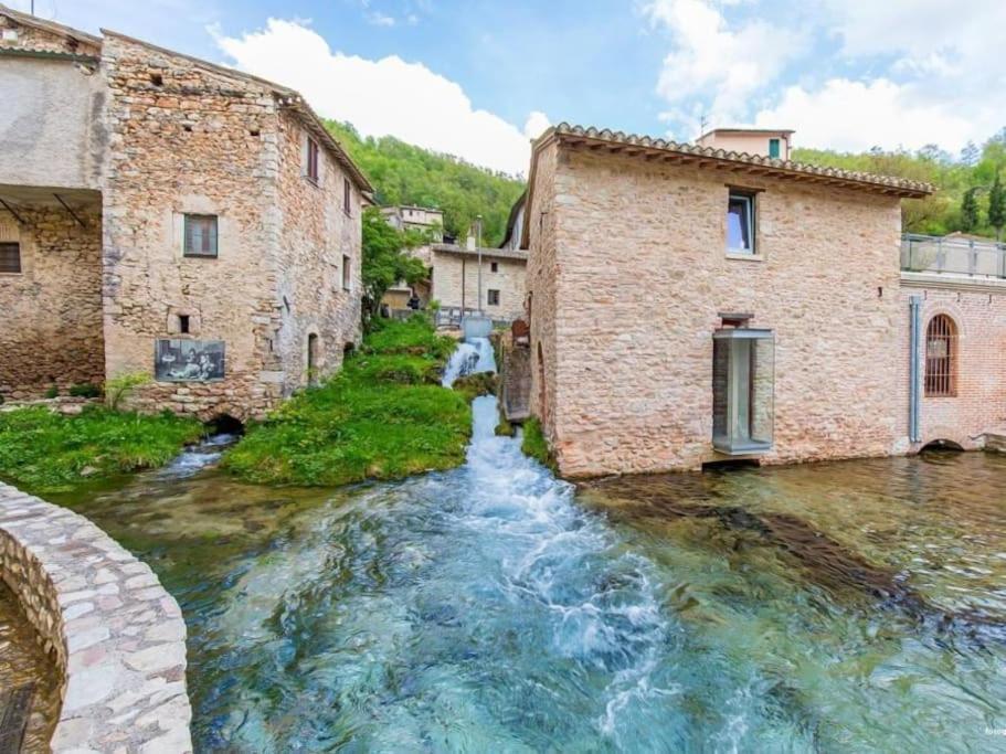 Casa Vacanze Fonte Del Menotre Foligno Exterior foto